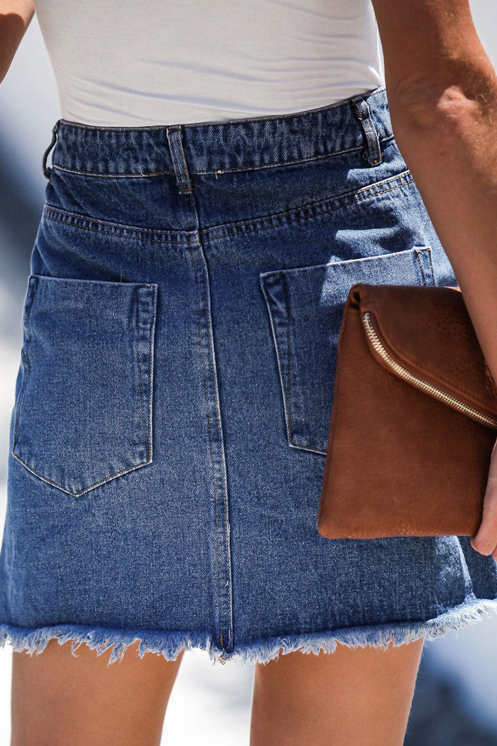 Pocketed Raw Hemline Short Denim Skirt